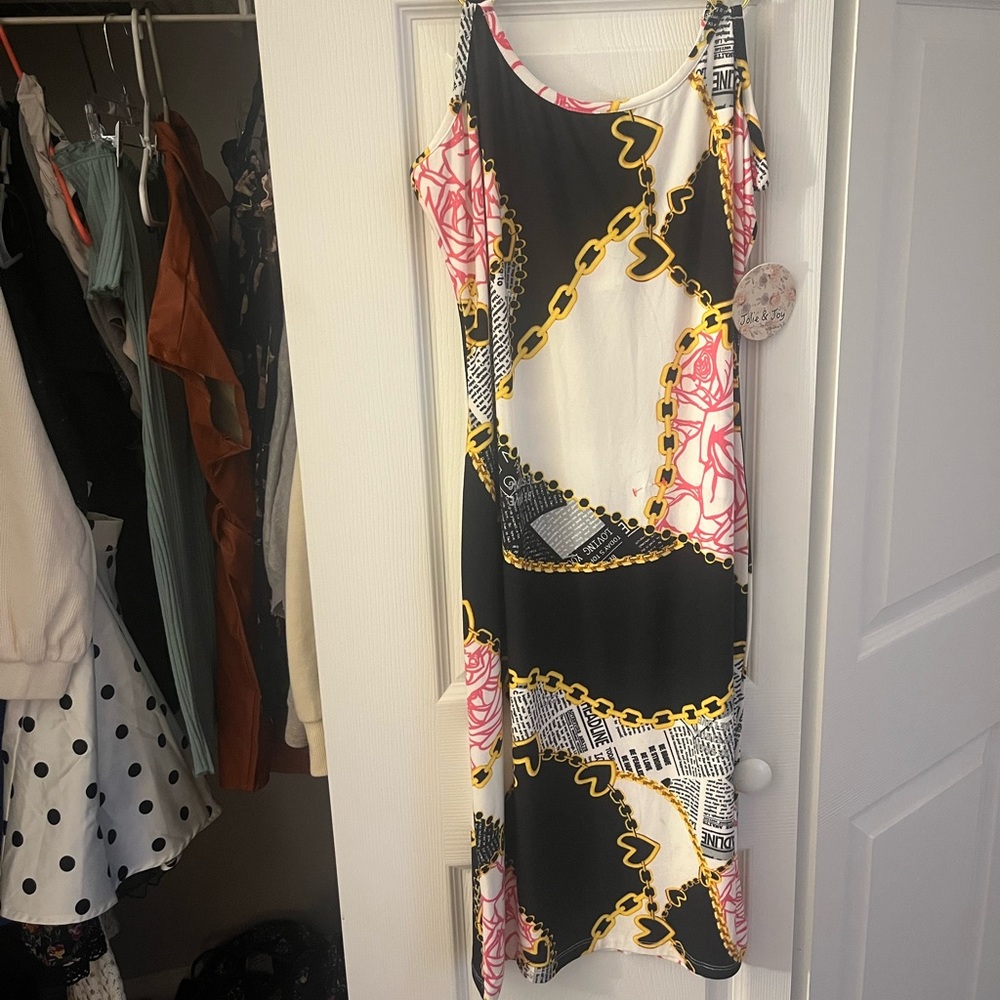 Stylish Black and Pink Chain Print Dress